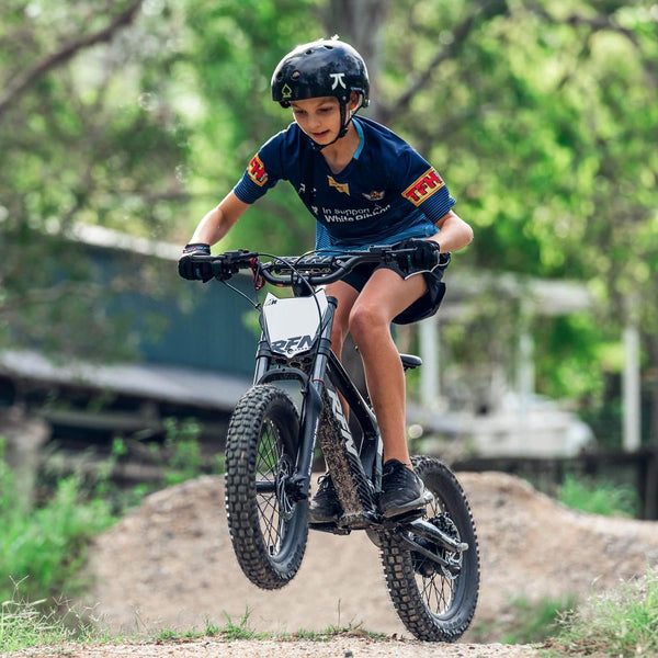 Pro Rider 18 - 500W Kids Electric Motorcycle 18IN Off-Road Tires Brushless Motor 3 Speed Modes for Ages 8-14 - Black